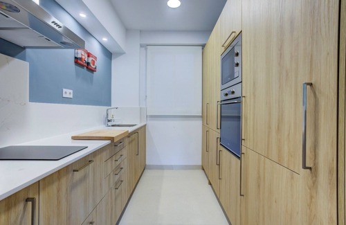 El Pla del Real Apartment | Valencia-Living Apartment with Balcony, Air Conditioning and Wi-Fi