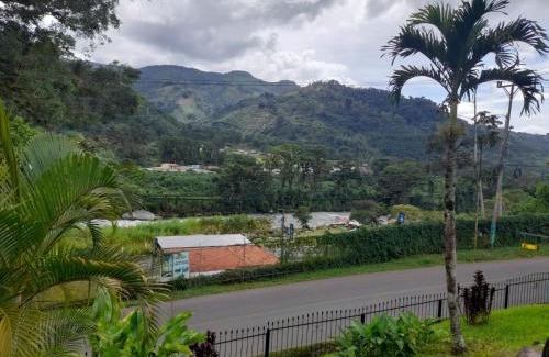 Orosi Bed & Breakfast | Valencia Lodge