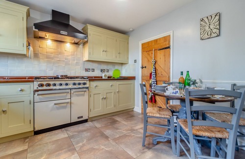 Saxmundham House | Valentine Cottage - Two Bedroom House, Sleeps 4