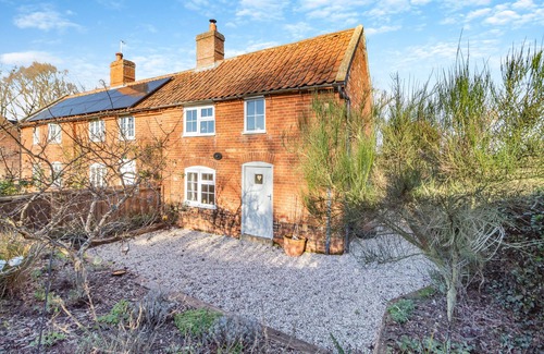Saxmundham House | Valentine Cottage - Two Bedroom House, Sleeps 4