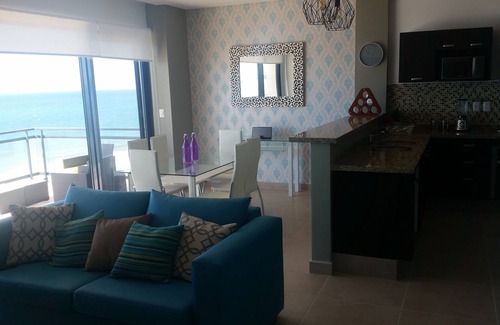 Cerritos Condo | Valeria's Beautiful Condo For 5 By The Sea