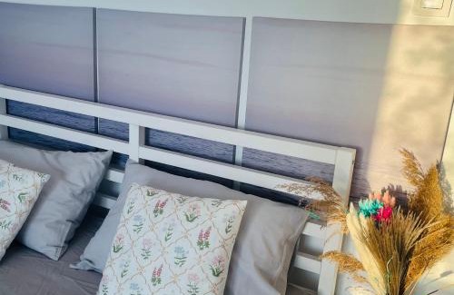 Toroni Apartment | Valeria & Yvonne Toroni