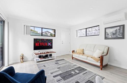 Tumbi Umbi House | Valerie's Serene Laneway Retreat