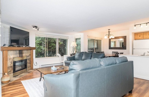 Whistler Cay Heights House | Valhalla, 2 bedroom, sleeps 6, Air Conditioning, Amazing mountain views just steps from the action