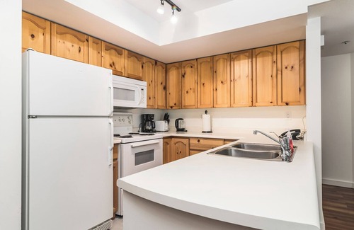 Whistler Cay Heights House | Valhalla, 2 bedroom, sleeps 6, Air Conditioning, Amazing mountain views just steps from the action