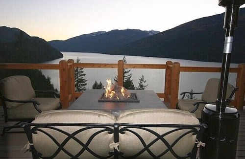 Silverton House | Valhalla Chalet Slocan Lake! Summer 2025 Avails! Ask for Winter Spring Specials!