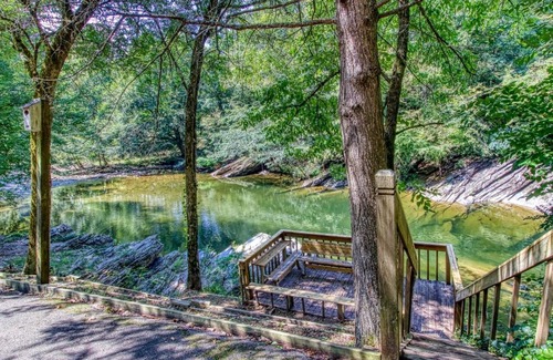 Sevierville House | Valhalla - Private Rustic Getaway cabin