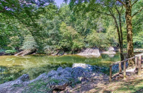 Sevierville House | Valhalla - Private Rustic Getaway cabin