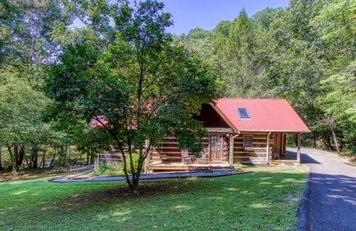Sevierville House | Valhalla - Private Rustic Getaway cabin