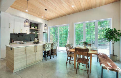 La Conception Cottage | Valhalla Tremblant Cabin Retreat-Jacuzzi/Sauna