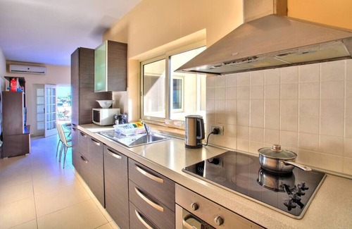 Valletta Apartment | Valletta penthouse:terrace views of Grand Harbour, Central Valletta apartment, private terrace with