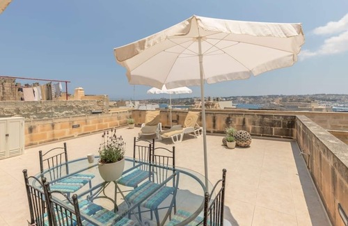 Valletta Apartment | Valletta penthouse:terrace views of Grand Harbour, Central Valletta apartment, private terrace with