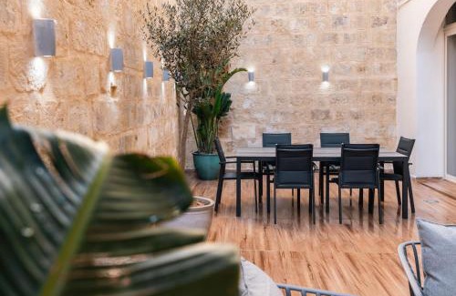 Floriana Apartment | Valletta Waterfront Backyard Flat by ArcoBnb