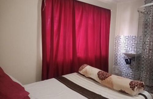 Bezuidenhout Valley Cabin | Valley Center Guest lodge