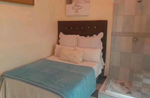 Bezuidenhout Valley Cabin | Valley Center Guest lodge