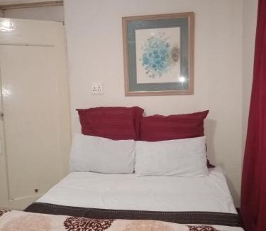 Bezuidenhout Valley Cabin | Valley Center Guest lodge