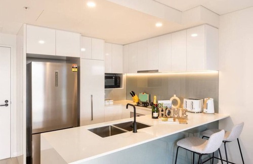 Fortitude Valley Apartment | Valley Centre Boutique 2Bed2bath Apt w/Pool + Car