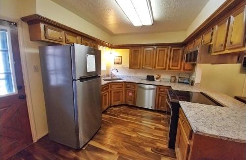 Red River House | Valley Condo 117 - Creekside - WiFi - Hot Tub - Fireplace - Washer - Dryer - Playground