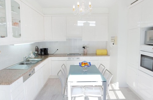 Pombal Villa | Valley Cottage - House With Large Garden Near Town