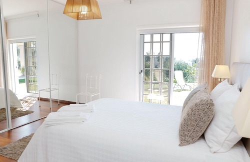 Pombal Villa | Valley Cottage - House With Large Garden Near Town