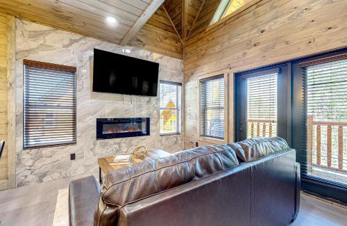 Gatlinburg - Pigeon Forge House | Valley Creek Castle