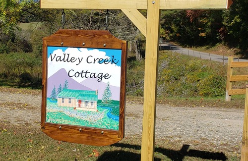 Blairsville House | Valley Creek Cottage: lakes, hiking, Casino and John Campbell Folk School