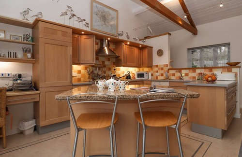 Melton Cottage | VALLEY FARM COTTAGE, family friendly, with a garden in Melton