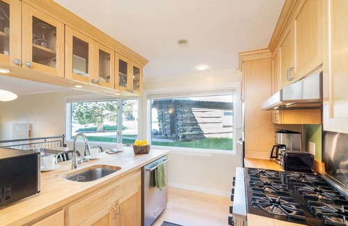 Telluride Condo | Valley Floor Dream W/Fireplace Year-round Trail Access, 3 Min To Town 2 Bedroom Condo by RedAwning