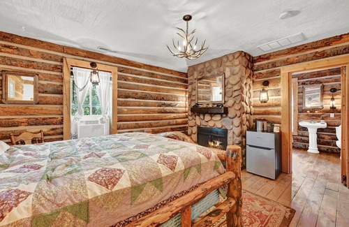 Huntsville Bed & Breakfast | Valley House B and B Huntsville Log Haven