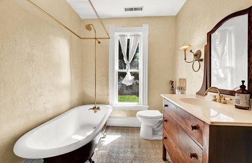Huntsville Bed & Breakfast | Valley House B and B Huntsville Nelson Suite