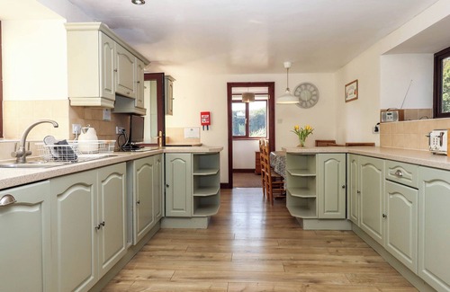 Tiverton Cottage | VALLEY HOUSE, family friendly, with a garden in Tiverton