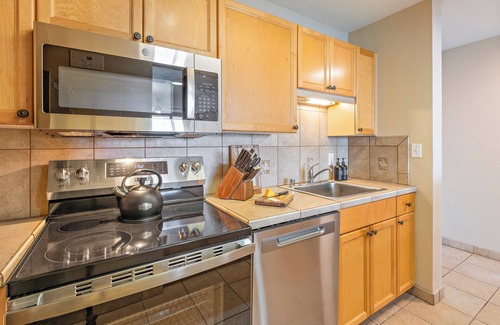 Kahana Condo | Valley Isle Resort #702 - Vacation West Maui