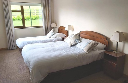 Kilcoman Bed & Breakfast | Valley Lodge