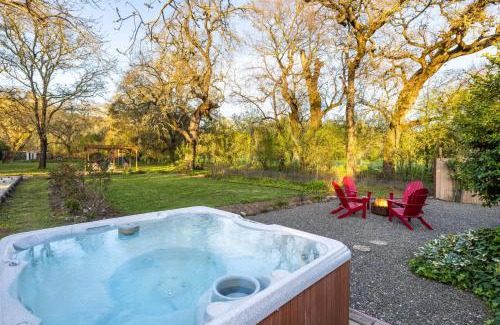 Kenwood House | Valley of the Moon by AvantStay Tranquil Escape Large Yard w Hot Tub Fire Pit