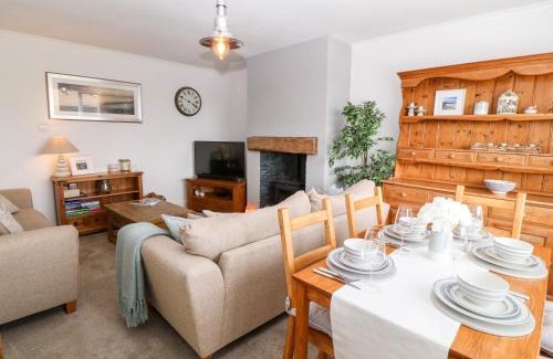 Holyhead House | Valley Pines