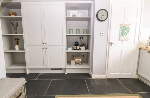 Holyhead Cottage | VALLEY PINES, pet friendly, with hot tub in Valley
