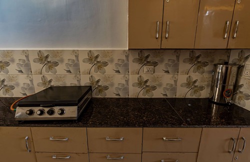 Kumarhatti Apartment | Valley View 2BHK Apartment in Kasauli by Homeyhuts