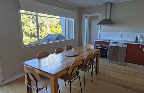 Tawonga South House | Valley View Cottage opposite magnificent Mt Bogong