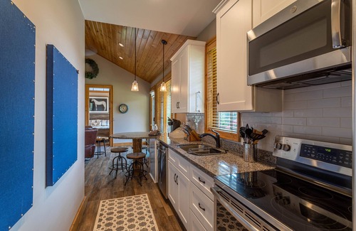 Elk Park House | Valley View - expanded deck, within a mile of Banner Elk, close to skiing, river