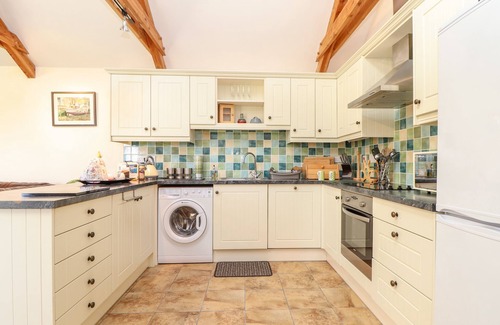 Helford Passage Cottage | VALLEY VIEW, family friendly, with a garden in Mawgan-In-Meneage