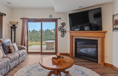 Rapid City House | -Valley View Getaway-Indoor Jacuzzi-Fireplace