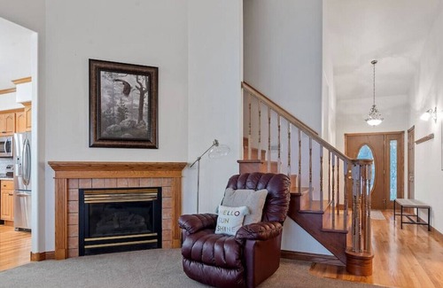 Rapid City House | -Valley View Getaway-Indoor Jacuzzi-Fireplace