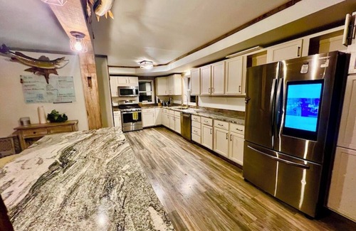 Lansing Cabin | Valley View Lodge w/Swimming Pond, Waterfalls, and Hot Tub