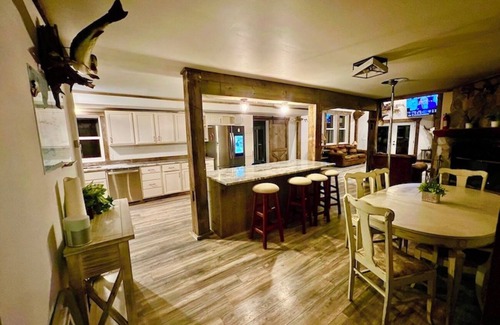Lansing Cabin | Valley View Lodge w/Swimming Pond, Waterfalls, and Hot Tub