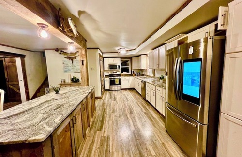 Lansing Cabin | Valley View Lodge w/Swimming Pond, Waterfalls, and Hot Tub