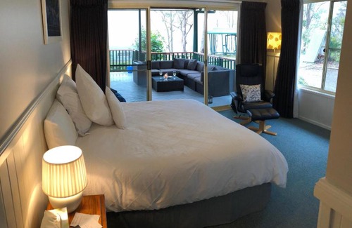 Vacy Cabin | Valley View Luxury Retreat