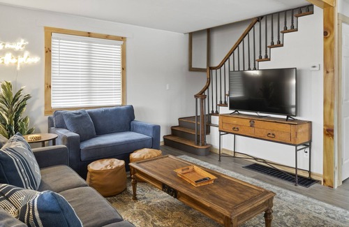Honeoye House | Valley View | Mins to Lake and Ski | Hot Tub