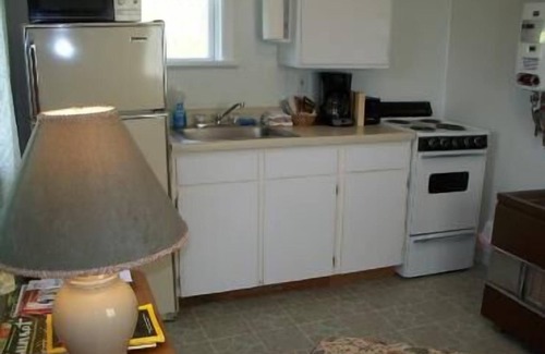 Adelma Beach Cottage | Valley View Motel