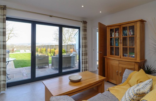 Mount Bures House | VALLEY VIEW, pet friendly, with hot tub in Pebmarsh