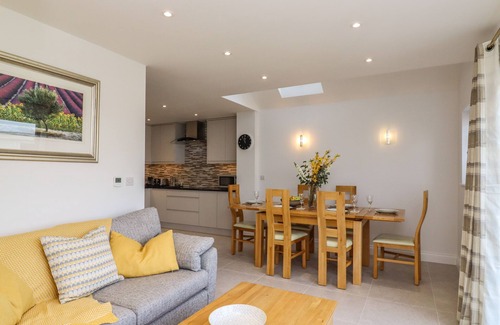 Mount Bures House | VALLEY VIEW, pet friendly, with hot tub in Pebmarsh